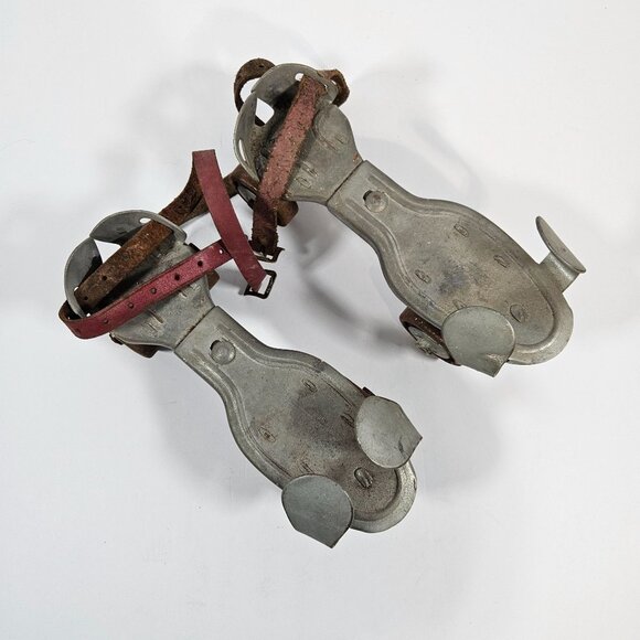 Vintage Metal Roller Skates Adjustable With Leather Straps & Metal Wheels - Picture 2 of 9